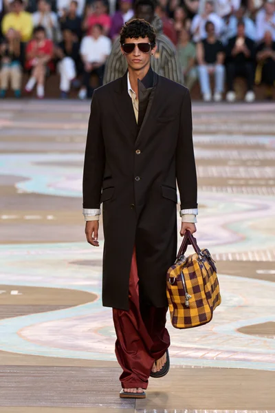 Look 19